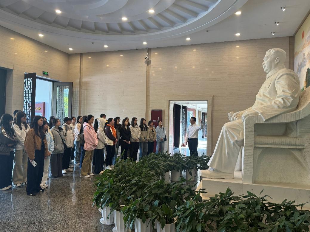 航空管理学院：组织入党积极分子赴贺龙纪念馆开展实践活动