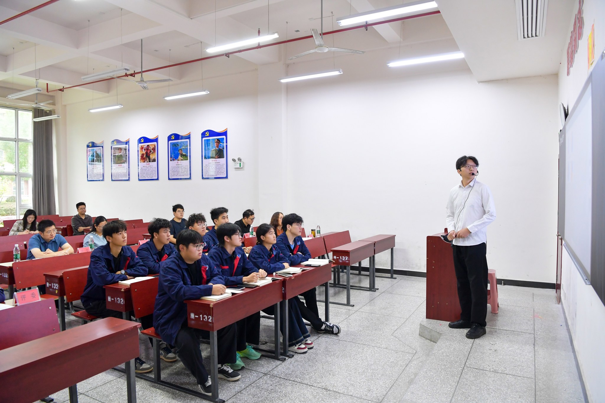 2025.9.20新进教师技能赛 1.jpg